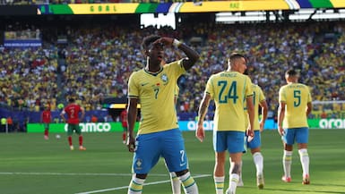 La alegría de Vinícius: “Ancelotti me dijo que era casi imposible que anotara de cabeza, así que ahora espero mi regalo”
