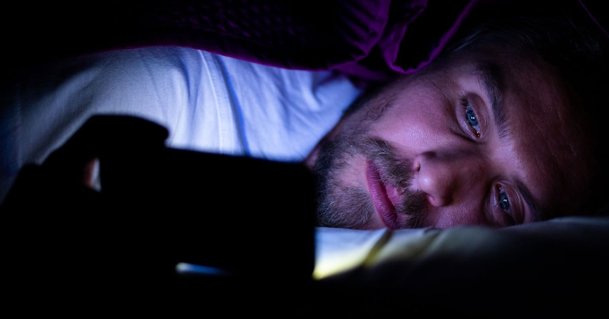 El uso excesivo del celular deteriora la atención y memoria: un problema que va más allá del tiempo de pantalla