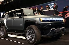 GMC Hummer EV: fue subastado por medio millón de dólares