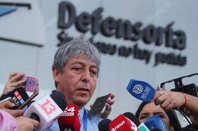 Defensor de Monsalve enfrenta sumario tras denuncia por “cooperar activamente” para difundir videos de la víctima