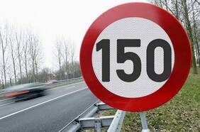 Presentan en Argentina proyecto para que los autos no puedan pasar de 150 km/h