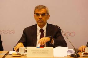 Ministro Cordero llama a realizar “cambios en las prácticas personales e institucionales” tras reunión con el presidente de la Suprema