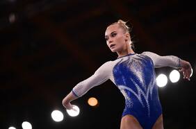 Quién es Angelina Mélnikova: la rusa que eclipsó a Simone Biles en la final por equipos