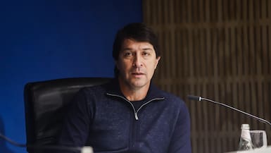 Daniel Garnero enfrenta el complicado momento de la UC: “Los rivales no necesitan muchas situaciones para convertirnos”