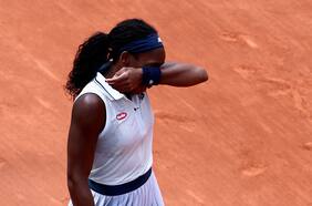 Tenso momento en Roland Garros: Coco Gauff acaba llorando en la cancha tras una fuerte discusión con la jueza de silla