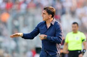 Gustavo Quinteros le da con todo a Darío Lezcano: “No juega ni en un equipo chico”