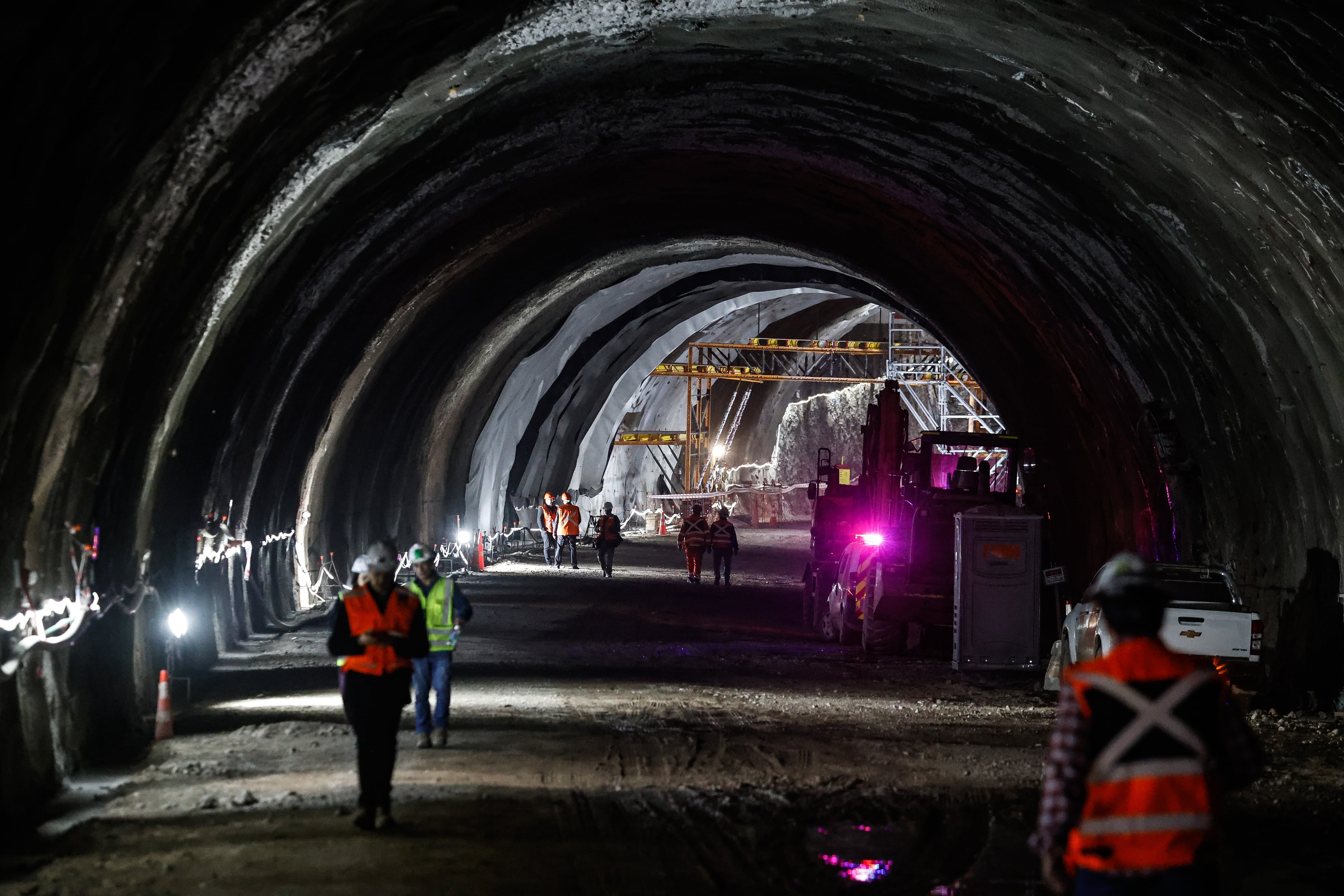 Se concreta conexión de los túneles AVO I y AVO II: obra vial beneficiará a cerca de 660 mil personas cuando esté terminada