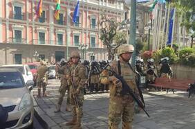 Militares del ejército boliviano realizan movimientos y ponen en alerta a La Paz