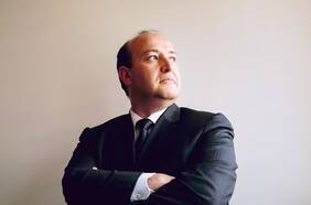 “Guerra contra la delincuencia”: el frustrado arribo del exfiscal a asociación que recibe millonarios aportes de municipios investigados por la justicia