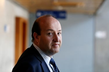 El exfiscal Manuel Guerra es investigado por contactos con Luis Hermosilla sobre el caso Penta y otras causas que mantenía.