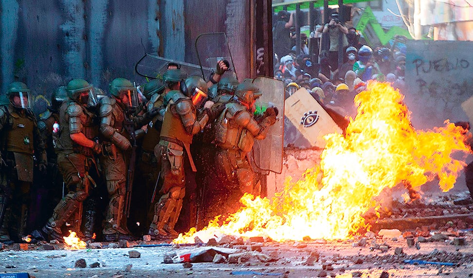 Gobierno dará urgencia a proyectos para endurecer penas por ataques a Carabineros y ampliar legítima defensa de funcionarios de franco