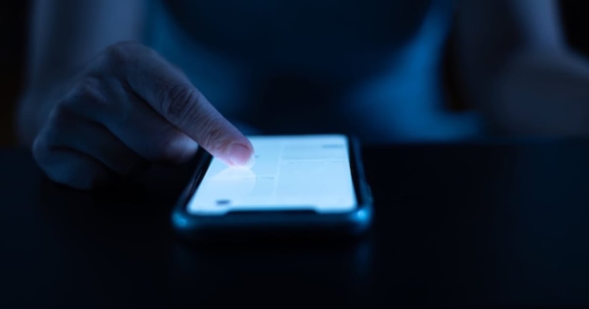 Cómo opera la nueva estafa de robo de cuentas de WhatsApp mediante votaciones falsas