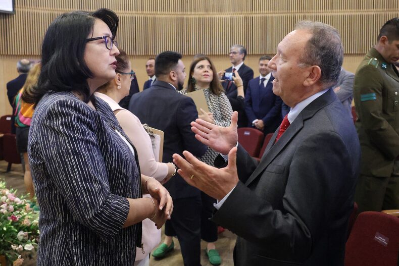 Dorothy Pérez y el presidente del Senado, José García Ruminot, en la cuenta pública de la Contraloría General de la Republica.