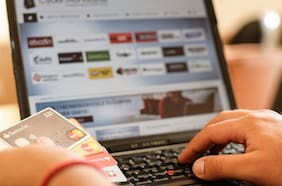 Ventas online del último trimestre del 2023 vuelven a caer, pese mayor actividad por CyberDay y Black Friday