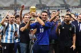Partió como DT interino y terminó con la Copa del Mundo: Lionel Scaloni cumple 100 partidos al frente de Argentina