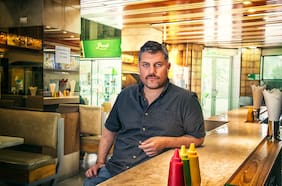El regreso de Guillermo Calderón: “No me extrañaría que a futuro estuviéramos escribiendo más radioteatro y más obras por Zoom”