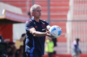 Gustavo Álvarez descarta su salida de la U a Perú tras el triunfo azul sobre Palestino: “Seamos serios”