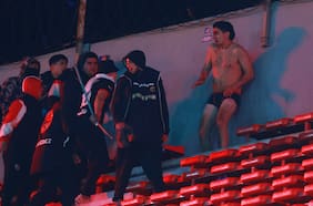 Cárcel para barristas y policías argentinos: el detalle de la denuncia de la U tras la noche de horror en Avellaneda