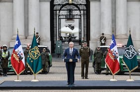 Presidente Kast firma indicaciones para modernizar los incentivos y ampliar la carrera de Carabineros