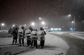 Saqueos llegan al conurbano bonaerense y gobierno argentino se divide en torno a acusaciones contra Milei