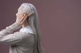 Palta, vinagre y aceite de oliva: consejos y productos para cuidar las canas