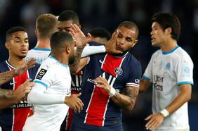 Escupo, combos y cinco expulsados: el polémico clásico del fútbol francés