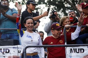 “Comando con Venezuela en Chile”: el despliegue de la oposición a Maduro en centro de votación para las elecciones de este domingo