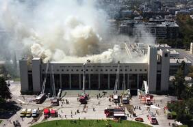 Incendio afectó a Escuela de Carabineros en Providencia: 20 compañías de Bomberos trabajaron en el lugar