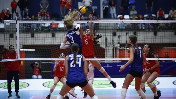 Las Guerreras Rojas ceden ante el poderío de Estados Unidos y acumulan su tercer tropiezo en el Mundial de Vóleibol Sub 17