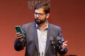 Boric en modo tuitero: las múltiples interacciones del Presidente que inquietan al oficialismo