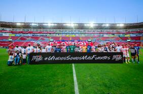 El Necaxa de Ángelo Araos y el Querétaro se unen para pedir paz tras la tragedia en la Liga MX