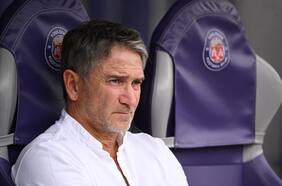 Entrenador del Toulouse critica el arbitraje tras una dura falta a Suazo: “Si pudieran ver sus rodillas”