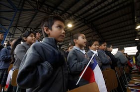 ¿Qué es lo patrio?: el debate que se levantó en la Cámara frente al proyecto que obliga a los colegios a cantar el himno nacional e izar la bandera