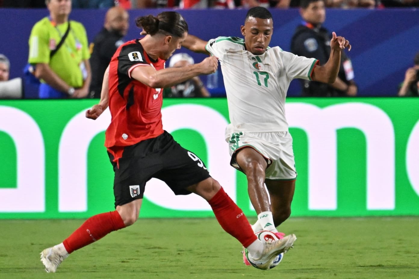 El mejor partido del Mundial: Austria y Argelia reparten puntos en la agonía y avanzan a dieciseisavos de final del Mundial