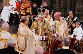 Carlos III cumple su primer año como rey sin reformas, aunque con la aprobación de los británicos