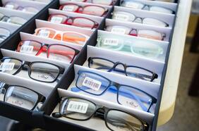 Peñalolén lanza un programa que entregará 4.800 lentes ópticos gratuitos a vecinos de la comuna