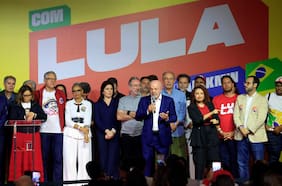 Lula “acorralado” por la “avalancha” del bolsonarismo: El complejo escenario para el presidente brasileño de cara al balotaje