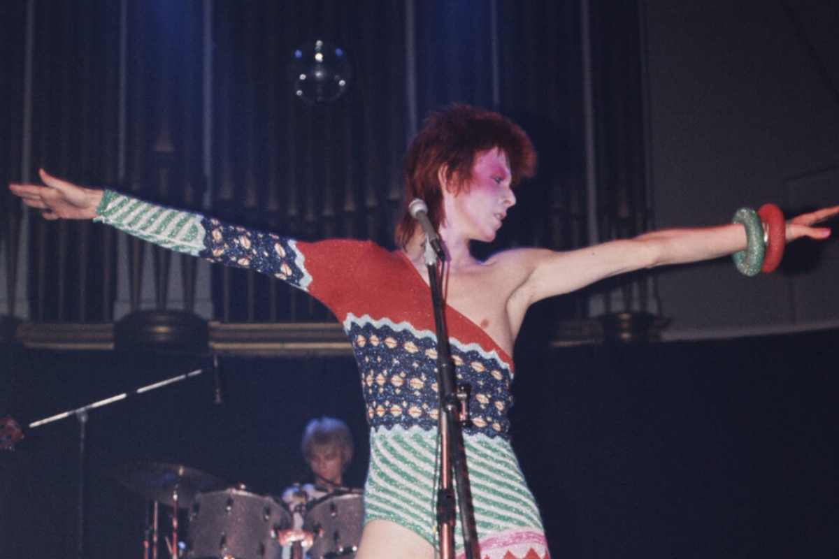 Se abre el archivo de David Bowie: entre una película fallida, vestuario e instrumentos