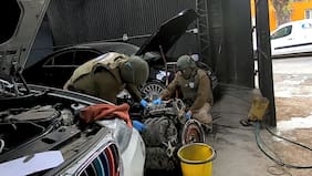 Fiscalización de Carabineros a desarmadurías de San Miguel termina con seis locatarios detenidos y un vehículo recuperado
