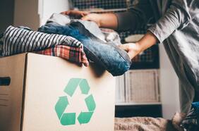 Contra las montañas de ropa usada en el desierto: las chilenas que combaten el desecho textil