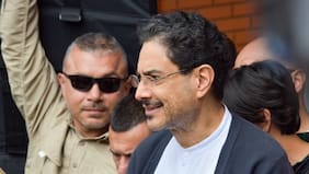 “Gobernar para todo el país”: Iván Cepeda vota en Bogotá confiado de remontar ante De la Espriella