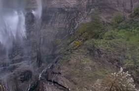 El asombroso registro de una cascada “invertida” producto de la tormenta Ciarán