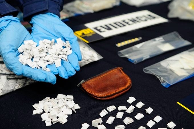 Detienen a adolescente por tráfico de drogas: incautaron más de 3 mil dosis de cocaína de su domicilio en Hualpén