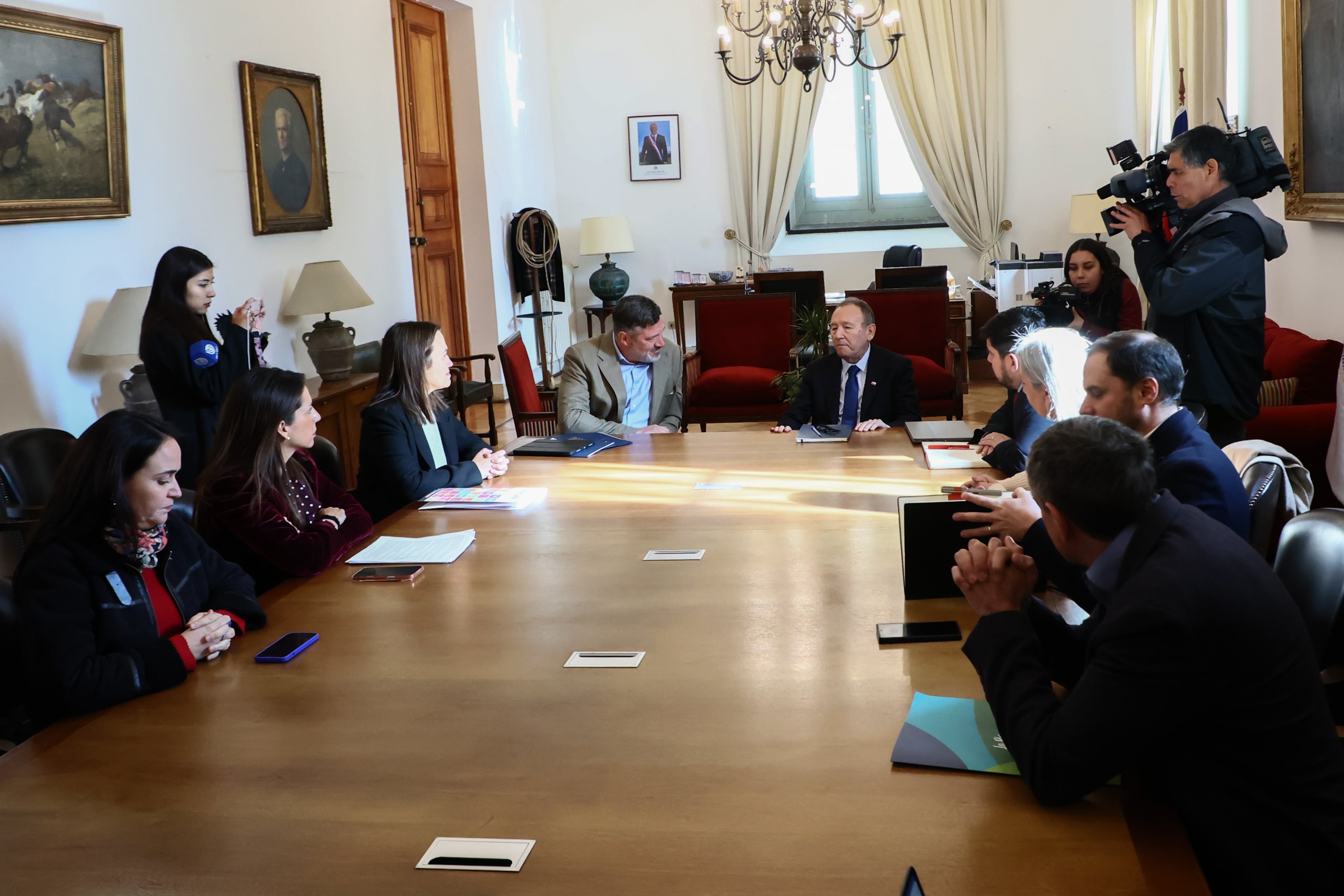 Alcaldes de la RM se reúnen con ministro García Ruminot y piden suma urgencia a reforma de la ley de responsabilidad penal adolescente