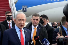 Netanyahu acepta la dimisión de su portavoz por comentarios racistas tras manifestar su continuidad en el cargo