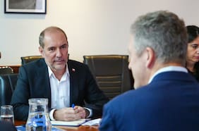 Equipo de Kast toma distancia de controversia por cable chino y cancela bilaterales con Transportes