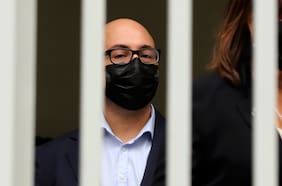 “Condena por abuso sexual justifica término de contratos”: bancos defienden cierre de cuentas bancarias a Nicolás López