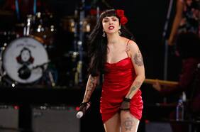 Un fenómeno que no se detiene: Mon Laferte vuelve a ser la artista más escuchada del año en las radios nacionales