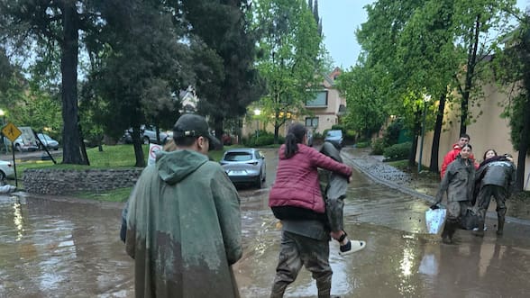 Gobierno anuncia refuerzo de vigilancia policial por viviendas evacuadas tras aluvión en Las Condes