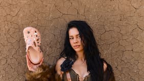 Soulfía es el nuevo rostro de Crocs: así es la campaña y la nueva colección exclusiva de la marca